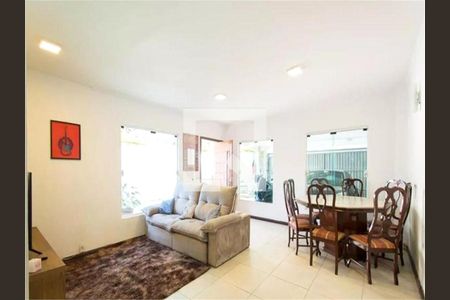 Casa à venda com 4 quartos, 228m² em Vila Brasilio Machado, São Paulo