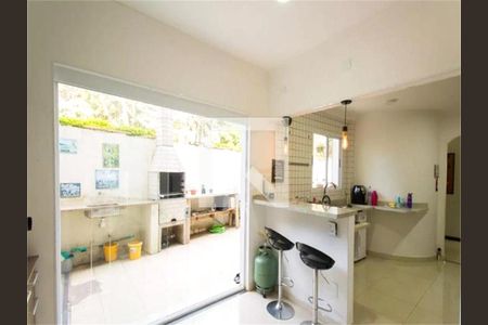 Casa à venda com 4 quartos, 228m² em Vila Brasilio Machado, São Paulo