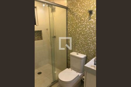 Banheiro de casa à venda com 3 quartos, 210m² em Vila Nivi, São Paulo