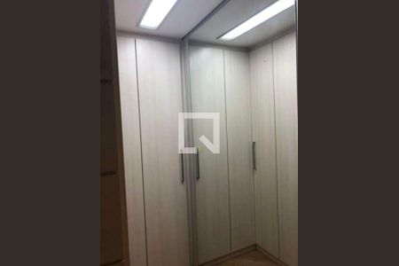 Quarto de casa à venda com 3 quartos, 210m² em Vila Nivi, São Paulo