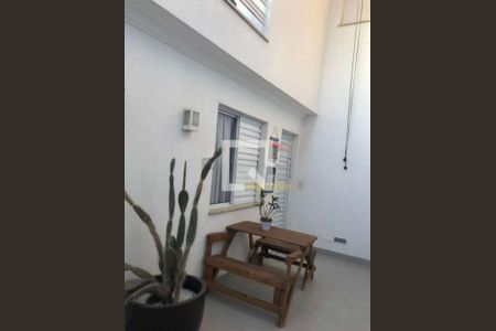 Casa à venda com 3 quartos, 210m² em Vila Nivi, São Paulo