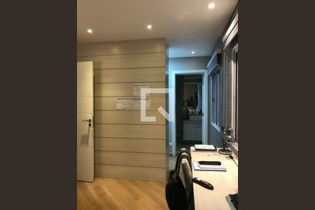 Sala de casa à venda com 3 quartos, 210m² em Vila Nivi, São Paulo