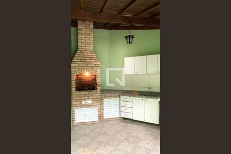 Churrasqueira de casa à venda com 3 quartos, 200m² em Vila Nivi, São Paulo