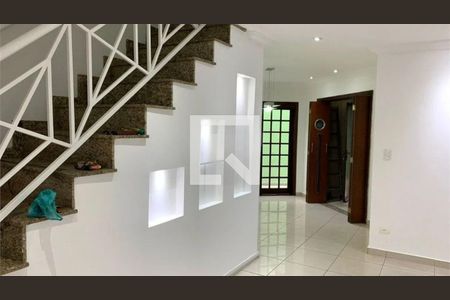 Sala de casa à venda com 3 quartos, 200m² em Vila Nivi, São Paulo