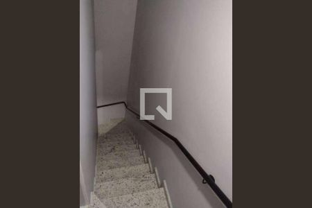 Escada de casa à venda com 2 quartos, 130m² em Vila Nivi, São Paulo