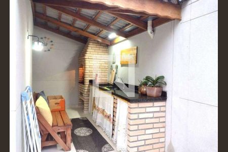 Churrasqueira de casa à venda com 2 quartos, 130m² em Vila Nivi, São Paulo