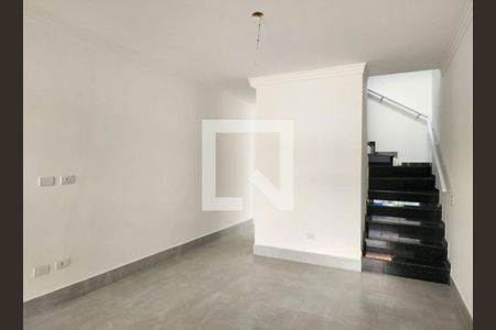 Sala de casa à venda com 2 quartos, 220m² em Vila Nivi, São Paulo