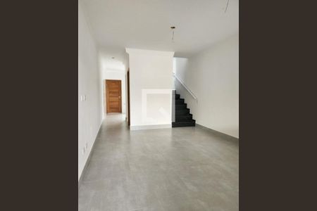 Sala de casa à venda com 2 quartos, 220m² em Vila Nivi, São Paulo