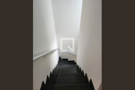 Escada de casa à venda com 2 quartos, 220m² em Vila Nivi, São Paulo