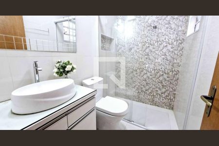 Banheiro de casa à venda com 3 quartos, 200m² em Vila Nivi, São Paulo