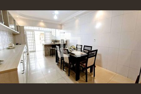 Cozinha de casa à venda com 3 quartos, 200m² em Vila Nivi, São Paulo