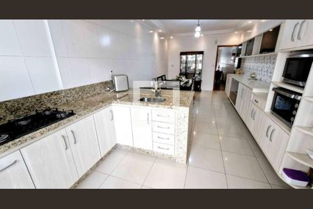 Cozinha de casa à venda com 3 quartos, 200m² em Vila Nivi, São Paulo
