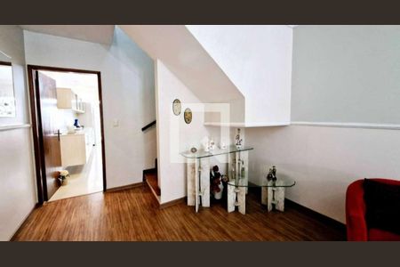 Sala de casa à venda com 3 quartos, 200m² em Vila Nivi, São Paulo