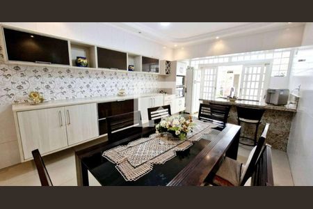 Cozinha de casa à venda com 3 quartos, 200m² em Vila Nivi, São Paulo