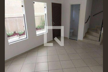 Sala de casa à venda com 2 quartos, 130m² em Vila Nivi, São Paulo