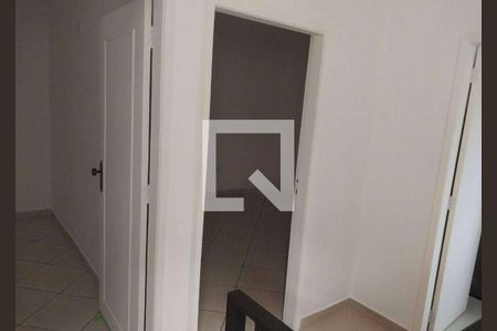 Corredor de casa à venda com 2 quartos, 130m² em Vila Nivi, São Paulo