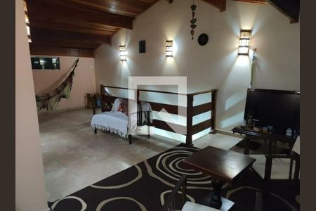 Casa à venda com 3 quartos, 270m² em Vila Nivi, São Paulo