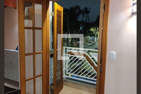 Quarto de casa à venda com 3 quartos, 270m² em Vila Nivi, São Paulo