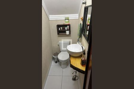 Banheiro de casa à venda com 2 quartos, 250m² em Vila Nivi, São Paulo