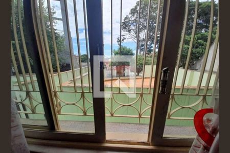 Casa à venda com 4 quartos, 250m² em Vila Nivi, São Paulo