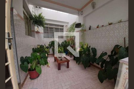 Quintal de casa à venda com 4 quartos, 250m² em Vila Nivi, São Paulo