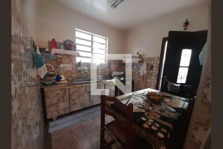 Sala de casa à venda com 4 quartos, 250m² em Vila Nivi, São Paulo