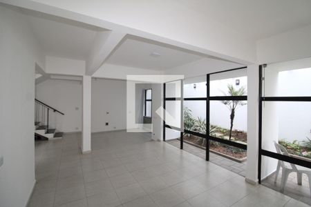 Sala de casa à venda com 3 quartos, 250m² em Vila Basileia, São Paulo