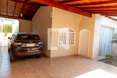 Garagem de casa à venda com 4 quartos, 180m² em Jardim Maia, Guarulhos