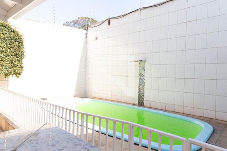 Piscina de casa à venda com 4 quartos, 180m² em Jardim Maia, Guarulhos
