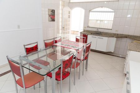 Cozinha de casa à venda com 4 quartos, 180m² em Jardim Maia, Guarulhos