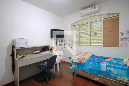 Quarto 2 de casa à venda com 4 quartos, 261m² em Maria Virgínia, Belo Horizonte