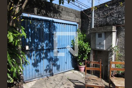 Fachada de casa à venda com 2 quartos, 150m² em Jardim Roberto, Osasco