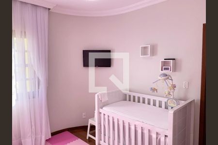 Casa à venda com 4 quartos, 380m² em Serrano, Belo Horizonte