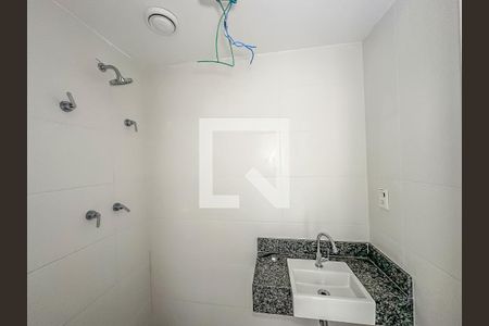 Banheiro Social de kitnet/studio para alugar com 1 quarto, 27m² em Santa Teresa, Rio de Janeiro