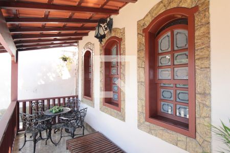 Garagem de casa à venda com 3 quartos, 172m² em Santa Amelia, Belo Horizonte
