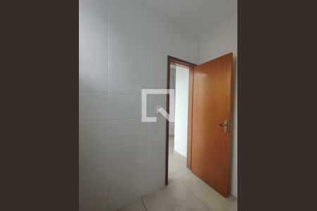 Banheiro de apartamento à venda com 2 quartos, 68m² em Alvorada, Contagem