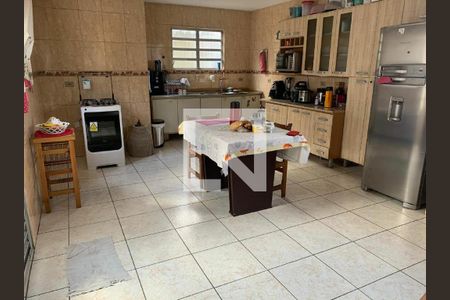 Casa à venda com 3 quartos, 327m² em Parque das Nações, Santo André