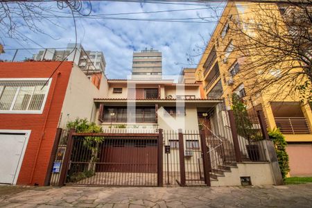 Fachada de casa à venda com 3 quartos, 340m² em São João, Porto Alegre