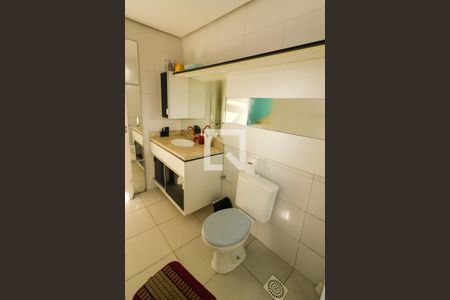 Banheiro da Suíte de casa à venda com 3 quartos, 130m² em Hípica, Porto Alegre