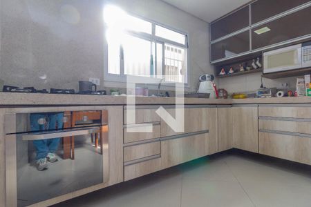 Casa 1: Cozinha de casa à venda com 3 quartos, 525m² em Vila Carrão, São Paulo