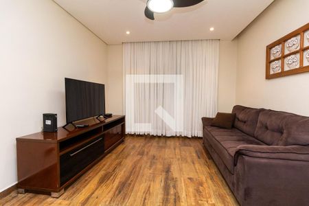 Casa 1: Sala de casa à venda com 3 quartos, 525m² em Vila Carrão, São Paulo