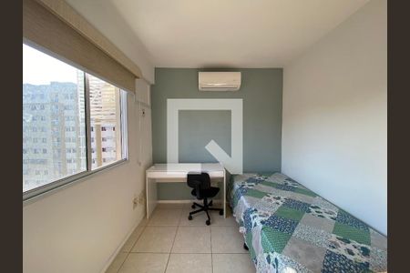 Quarto  de apartamento para alugar com 2 quartos, 54m² em Del Castilho, Rio de Janeiro