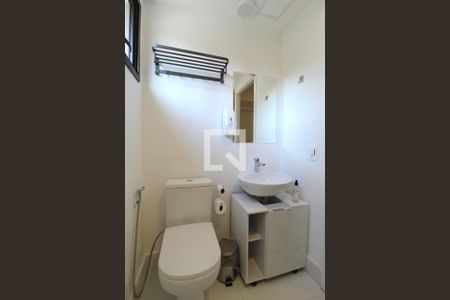 Banheiro Social de kitnet/studio para alugar com 1 quarto, 20m² em Indianópolis, São Paulo
