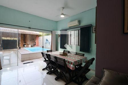 Sala de casa para alugar com 2 quartos, 190m² em Jardim Virginia, Guarujá