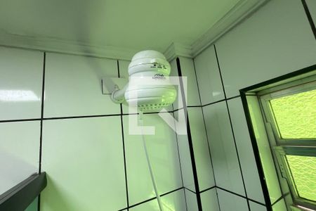 Banheiro Social de kitnet/studio para alugar com 1 quarto, 20m² em José Menino, Santos