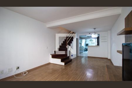 Sala de casa de condomínio para alugar com 4 quartos, 145m² em Recreio dos Bandeirantes, Rio de Janeiro