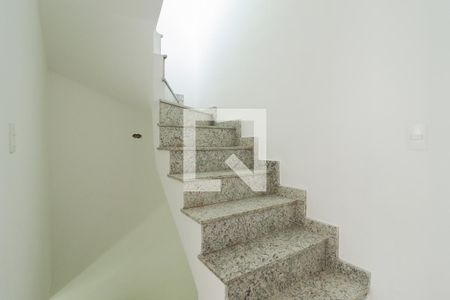 Escada de casa à venda com 3 quartos, 124m² em Jardim Santa Ines, São Paulo
