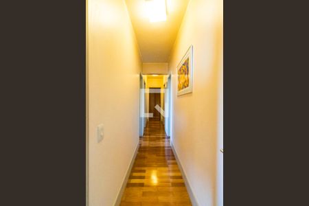 Corredor de apartamento à venda com 4 quartos, 185m² em Vila Suzana, São Paulo