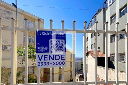 Placa instalada de apartamento à venda com 2 quartos, 55m² em Colégio Batista, Belo Horizonte