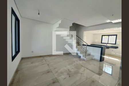 Sala de casa à venda com 3 quartos, 170m² em Cabral, Contagem